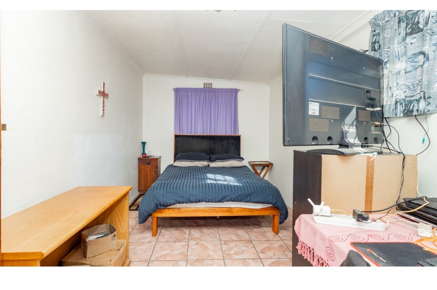5 Bedroom Property for Sale in Avondale Western Cape